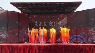 三里岗镇刘店村举办“庆元旦 迎新年”文艺汇演活动