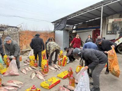 腊八节爱心人士返乡送温暖，15年累计捐款捐物70余万元