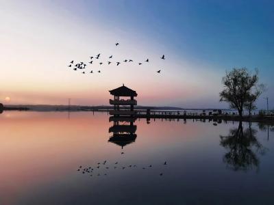 李白写“床前明月光”的地方，DeepSeek也写了一首！ 