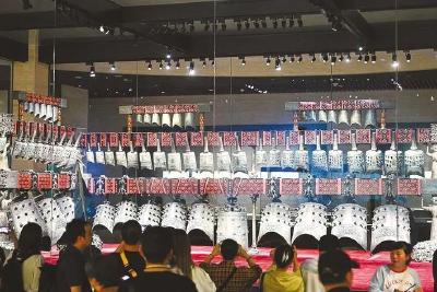 《湖北日报》集中报道随州曾侯乙编钟  