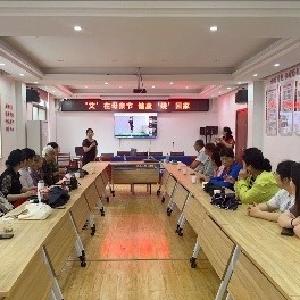姑李路社区开展“‘艾’在母亲节 健康‘袋’回家”主题活动