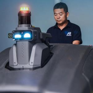 “小萝卜”机器人来了！