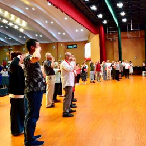 初心如磐跟党走 银龄丹心映党徽