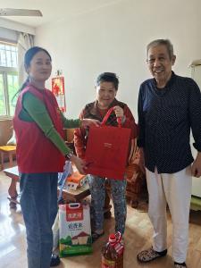 吴南里社区开展“迎中秋·送关怀”慰问活动