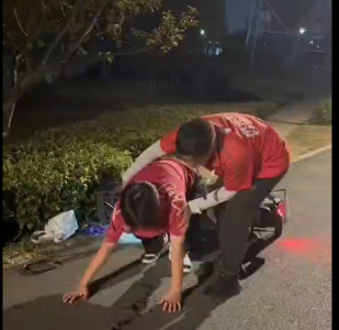 送餐路上，他们“顺手”做了件好事……东西湖骑手小哥的善举藏不住了