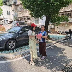 恒春里社区开展“翻盆倒罐清积水 灭蚊防病护家园”专项行动