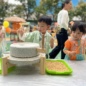 东西湖区慈惠街滨江社区开展民俗游园会