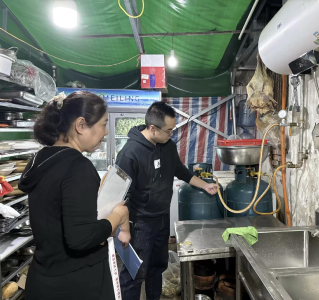 吴家山街道吴兴社区开展餐饮燃气安全“把脉问诊”专项行动
