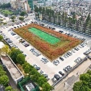 空地用起来，常青花园有了片花园式停车场