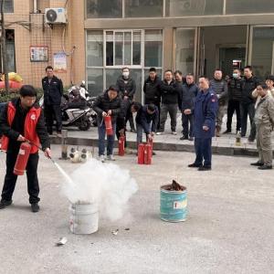 筑牢辖区安全屏障，杨柳社区分批次开展消防演练实操活动
