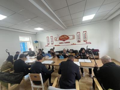 吴家山街道吴南里社区开展“以乐为媒聚邻里 指尖奏响幸福曲”邻里音乐会