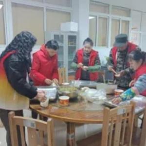 柏泉街道：饺香暖冬至，光影忆岁月 | 新港苑社区开展冬至主题活动
