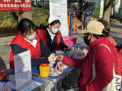 吴家山街道南山社区开展健康义诊活动