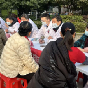 吴家山街文家湾社区联合东西湖区人民医院开展义诊活动 便民服务暖人心