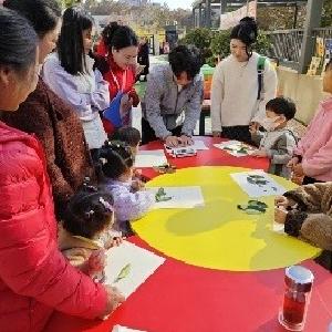 径河街石家坡社区：笔墨传情暖邻里 亲子共绘幸福家