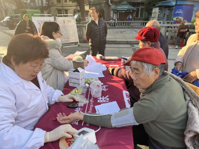 吴家山街梦佳社区开展“志愿暖心服务”活动