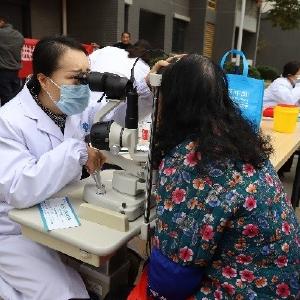 协和东西湖医院多科室联合柏泉街新苑社区开展公益义诊