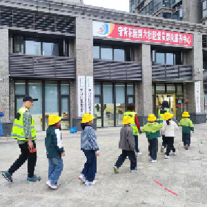 网谷善治 志愿同行｜常青花园“平安童行”护学队“三点一岗护平安 温情服务暖民心”