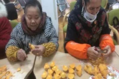 新港苑社区举办“巧手伴新春”废旧改造手工活动