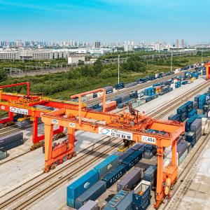 央视聚焦东西湖：“钢铁驼队”联通内外