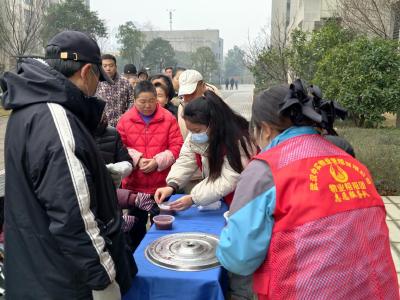 张家墩社区开展“粥暖腊八 情送万家”主题活动
