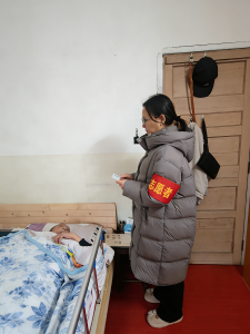 吴家山街梦佳社区退休年审“上门办”，便民服务“零距离”