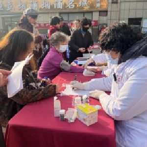 吴家山街长青社区开展“便民义诊零距离，守护居民健康行”义诊活动