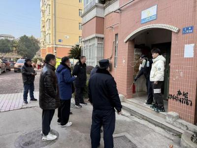 梅花池社区开展飞线充电专项整治，筑牢小区安全防线