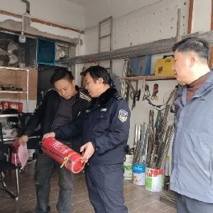 吴家山街开屏里社区联合多部门开展安全排查与宣传专项行动
