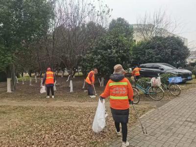 径河街环卫公司：“绘”靓家园 护航新年