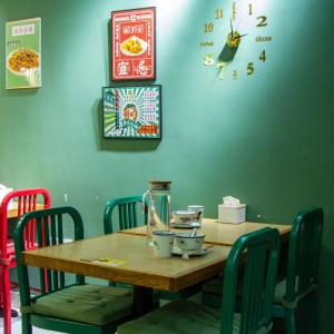 从香港到东西湖，他把自己活成一座“桥梁”