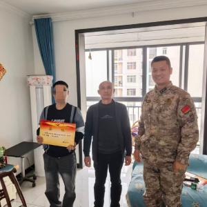 喜报送到家！这份军人荣光属于他们一家