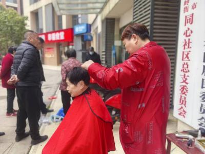 便民“小集市” 汇聚“大温情”，惠民活动受热捧