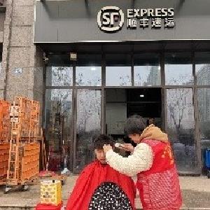 龙抬头春风送暖 一站式服务润人心——将南社区开展新就业群体关爱服务活动