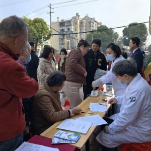 春龙抬首暖邻里 便民市集“送”平安