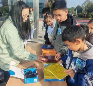 宁心向绿，未来永续 | 新苑社区携青少年探秘康宁工厂，解锁环保新玩法