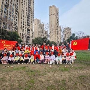 金龙湾社区：春“锋”送暖润童心