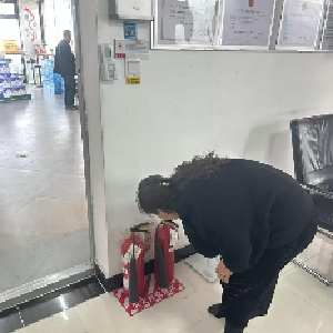 径河街道莲花湖社区：清明假期期间，把好 “安全关”送上“暖心礼”