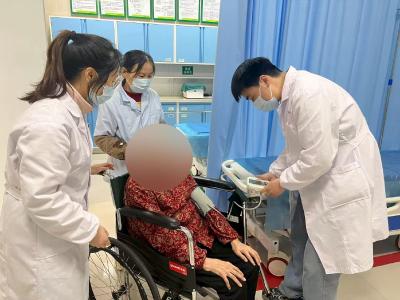 日常查房“揪出”脑梗！医养中心护士一个举动 救回七旬老人