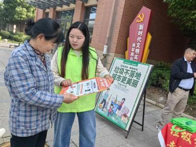 将军路市政环卫公司开展废旧电池分类主题宣传活动
