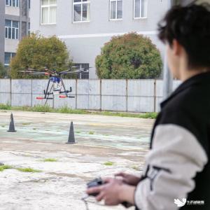 东西湖打造“飞手摇篮”