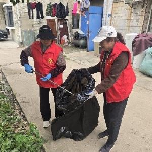 径河街十字路社区：清明“双行动” 文明祭扫润无声 洁美家园看得见