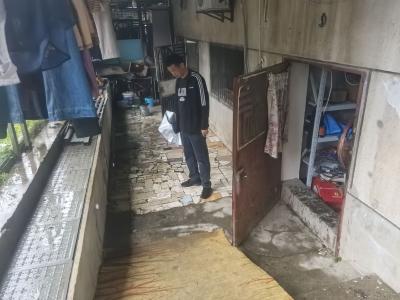 径河街黄狮海社区：逆雨而行 守护平安 全力应对暴雨冰雹天气