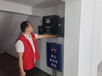 径河街电犁社区：夜巡除隐患 平安护万家——开展消防安全集中夜巡行动