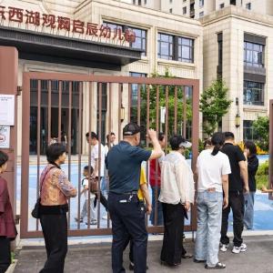 从“吐槽”到“点赞”，这五所学校门口经历了什么？