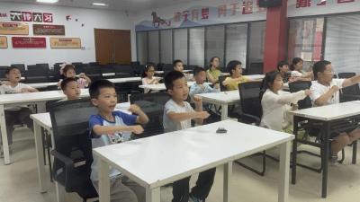 指尖律动展风采 活力少年绽芳华——马池墩社区开展《龙拳》手势舞周末课堂