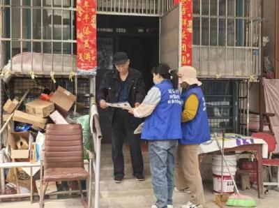 劳动节前的那抹红，柏泉街志愿服务在行动