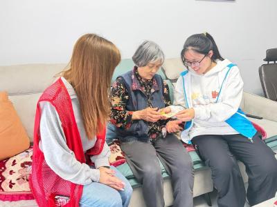 “壹团毛线”织出邻里同心圆——将军路街以针线“编织”社区温暖叙事