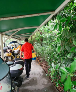 径河街官塘角社区：开展初夏全域消杀 筑牢社区健康防线