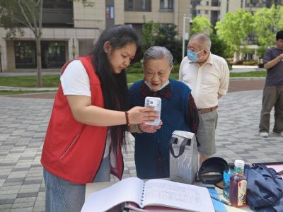 一“站”暖民心，张家墩社区“红心星期四+桔子小站”双重惠民服务进小区